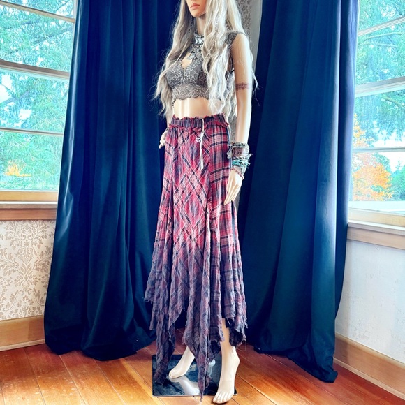 Gimmicks by BKE Plaid Asymmetrical Skirt - Picture 2 of 3